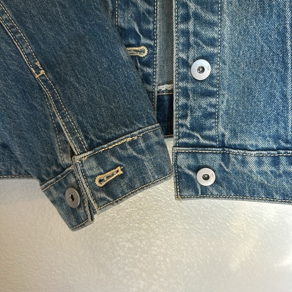 Anthropologie women’s jean jacket. Like new! - Picture 6 of 9